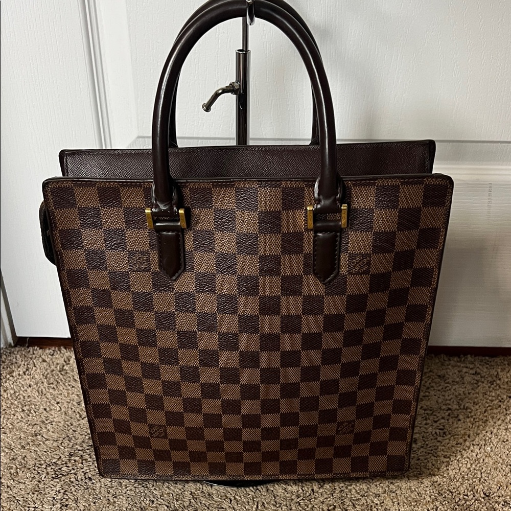 2062 LV Sac Plat Handbag